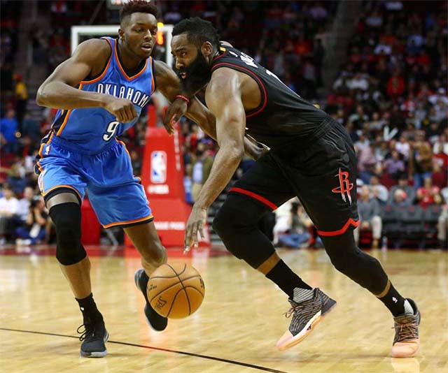 Harden có một trận thắng quan trọng trước Westbrook