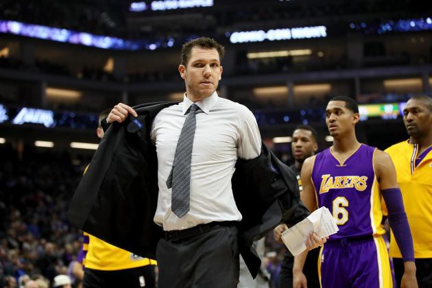 HLV Luke Walton không tiếc mất 15.000 USD vì các học trò