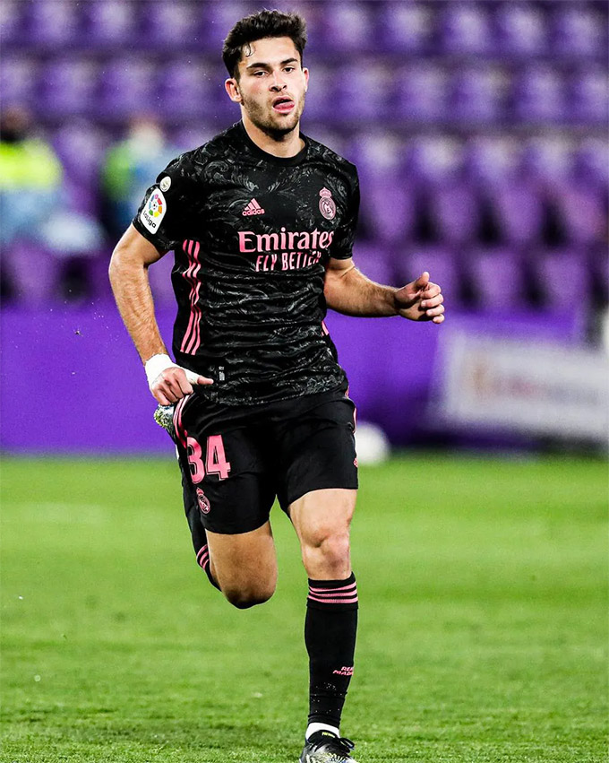 Duro trở thành trụ cột không thể thiếu của Valencia