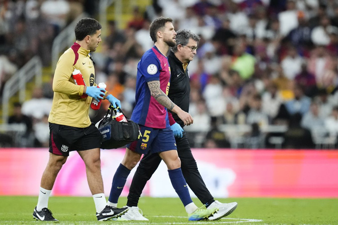 Pha xoạc bóng điểm 10 của Inigo Martinez