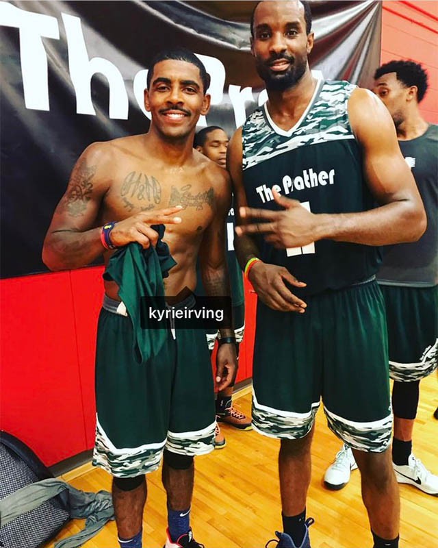Kyrie Irving khi chỉ còn để ria mép