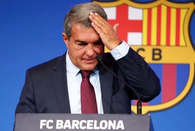 Chủ tịch Joan Laporta của Barca đau đầu khi báo cáo tài chính của CLB "bốc hơi" 100 triệu euro