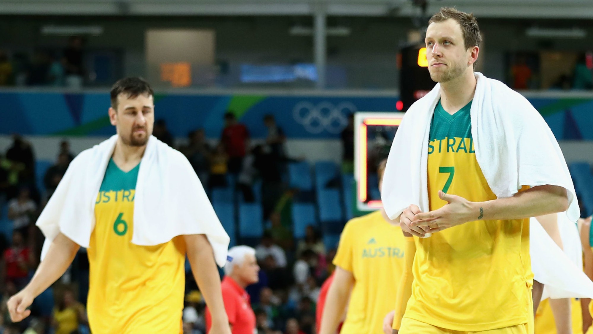 Joe Ingles (7) trong màu áo tuyển quốc gia Úc.