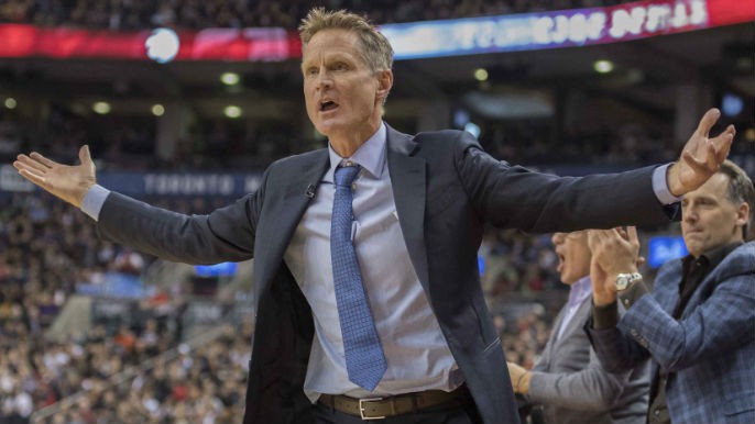 Steve Kerr bức xúc về cách bắt lỗi chạy bước của trọng tài