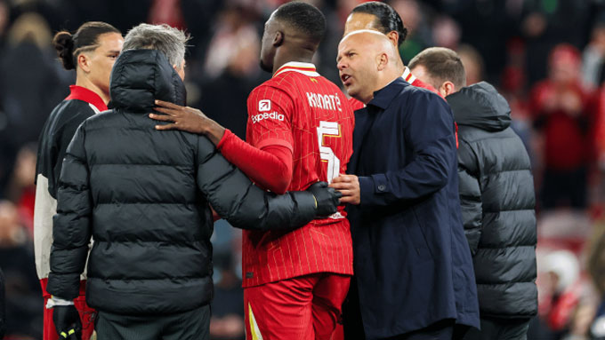 Tình huống phối hợp không tốt của hàng thủ Liverpool dẫn đến bàn thua