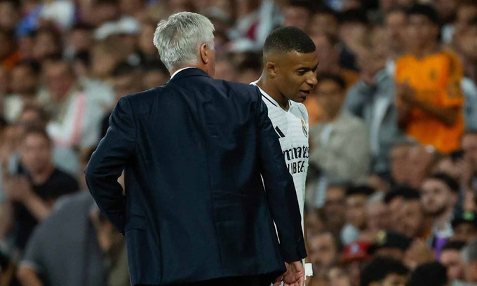 Mbappe đã bị trọng tài rút thẻ đỏ trực tiếp