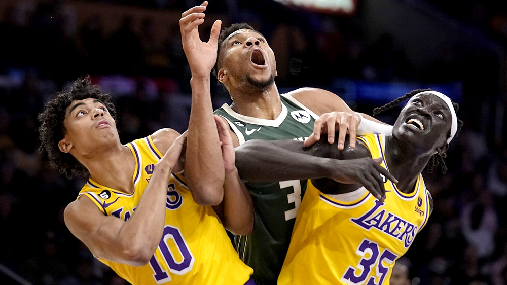 Milwaukee Bucks vượt trội về mọi mặt so với Lakers từ chất lượng đội hình, phong độ đến quân số, nhưng Giannis và các đồng đội phải rất vất vả mới hạ gục được đối phương