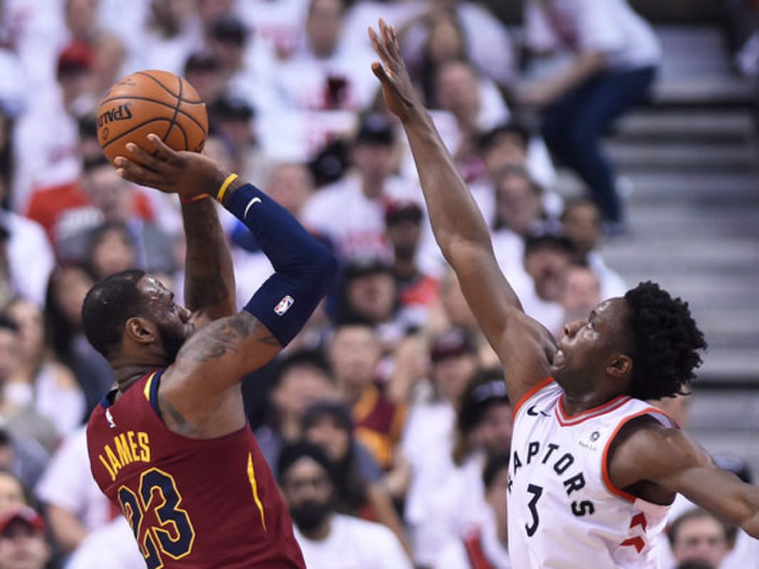 Những pha fade-away không thể ngăn cản của LeBron.