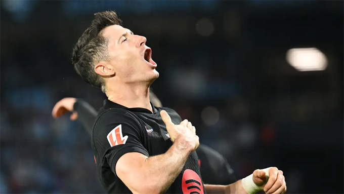 Lewy tỏa sáng giúp Barca đánh bại Dortmund
