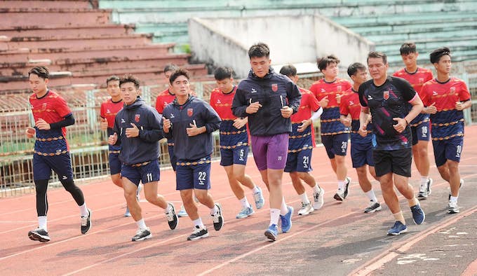 Long An tập luyện chuẩn bị cho trận đấu. ảnh: CTV 
