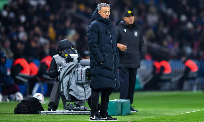 Các cầu thủ PSG ăn mừng khi vô địch Ligue 1 sớm 6 vòng đấu