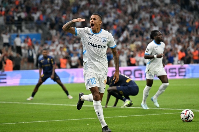Mason Greenwood ăn mừng sau khi ghi bàn thắng cho Marseille vào lưới Nantes