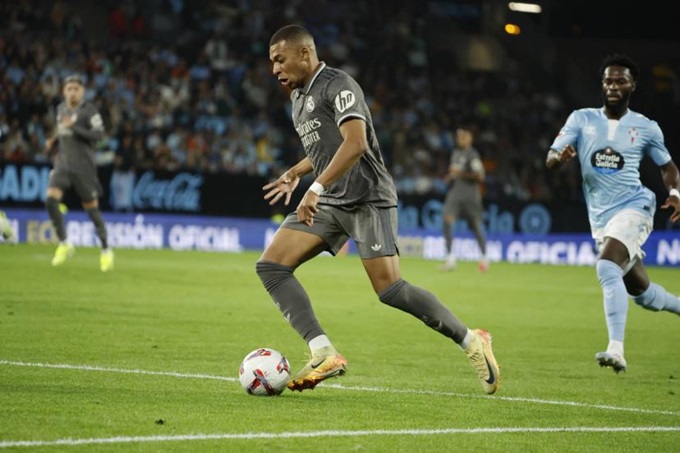 Mbappe khập khiễng rời sân do chấn thương