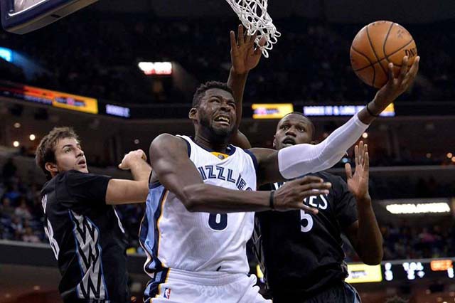 Memphis (áo trắng) thắng do Minnesota lại đánh cực tệ ở hiệp 3 với vỏn vẹn 13 điểm.