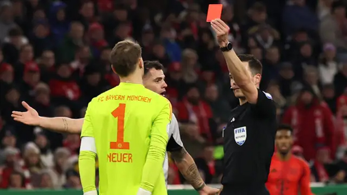 Neuer vắng mặt không phải vì chấn thương