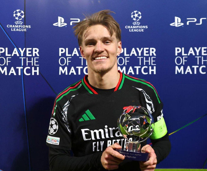 Khoảnh khắc Odegaard vào thay Ronaldo