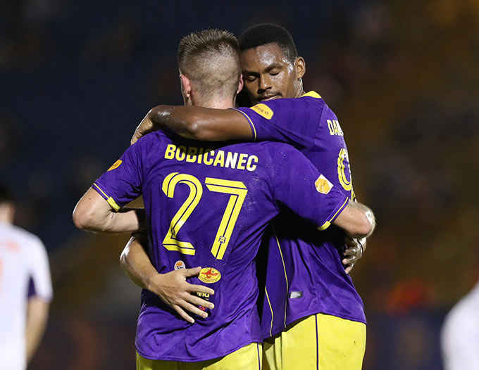 Hà Nội FC đang có cơ hội đuổi kịp Nam Định