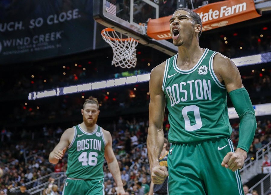 Gác tình anh em, Tyronn Lue và Jayson Tatum một mất, một còn - Ảnh 1.
