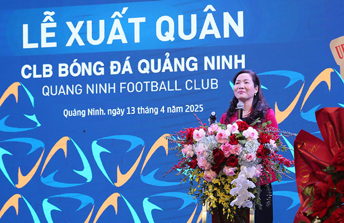 Bà Nguyễn Thị Hạnh - Phó Chủ tịch UBND tỉnh Quảng Ninh giao nhiệm vụ cho các sở, ban, ngành và UBND Tp Cẩm Phả cùng Hội Cổ động viên Bóng đá Quảng Ninh quan tâm, hỗ trợ, đồng hành với CLB