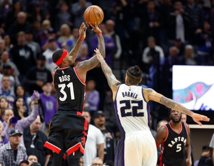 Cú ném 3 điểm của Terrence Ross không được công nhận