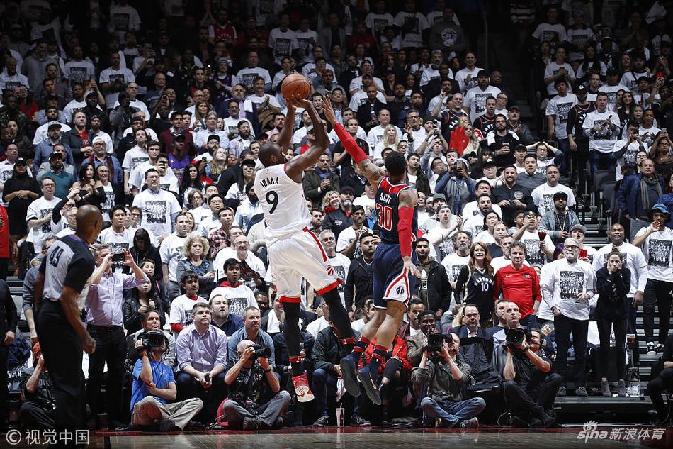 Raptors có một ngày thi đấu đúng với danh hiệu của mình.