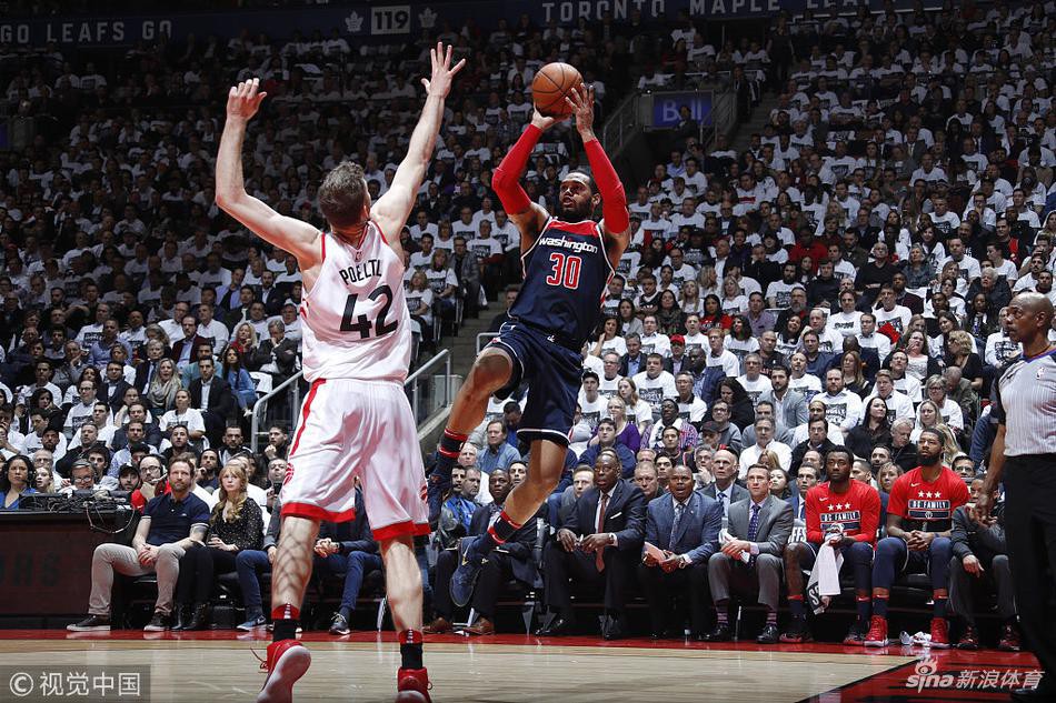 Raptors trông cậy rất nhiều vào khả năng phòng thủ của dự bị Poelt