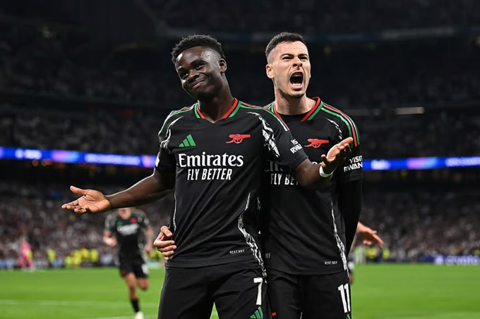 Arsenal hiên ngang vào bán kết Champions League