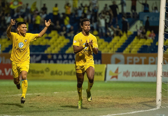 Ribamar đang là người kéo Thanh Hóa trở lại đường đua vô địch V.League