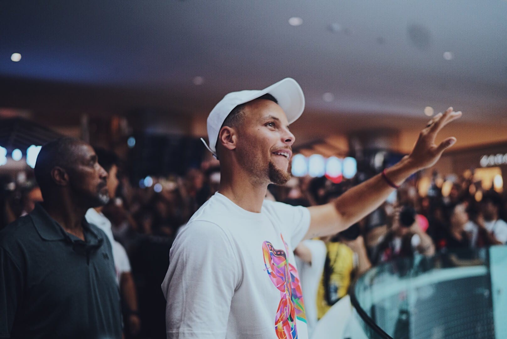 Stephen Curry đang thể hiện phong độ ấn tượng hơn bao giờ hết, khiến nhiều cầu thủ trẻ trên thế giới hâm mộ