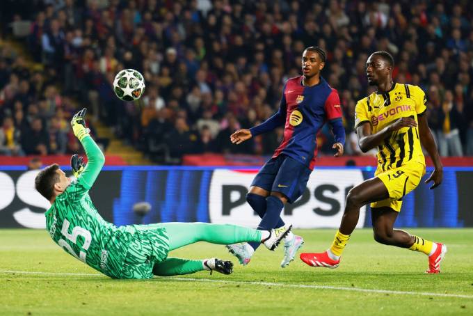 Szczesny có rất nhiều pha cản phá quan trọng