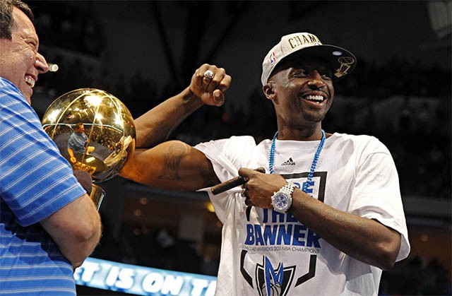 Terry với nhẫn vô địch NBA tại Dallas.