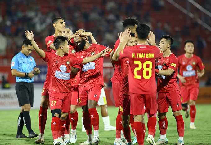 FIFA sớm gỡ lệnh cấm chuyển nhượng quốc tế sau khi Thanh Hoá giải quyết xong vấn đề với cựu trợ lý nước ngoài - Ảnh: Phan Tùng