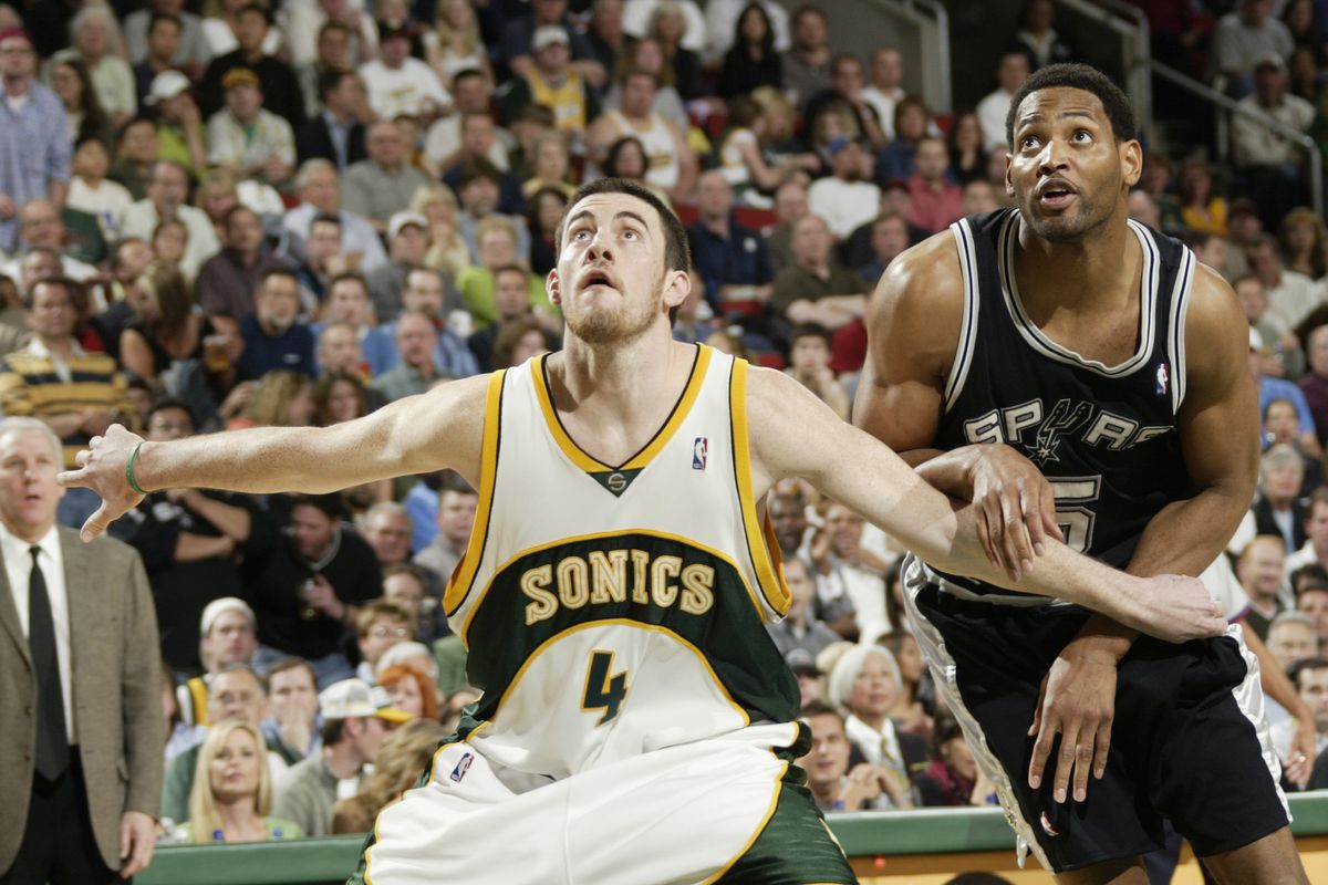 Nick Collison trong màu áo Seattle Supersonics.