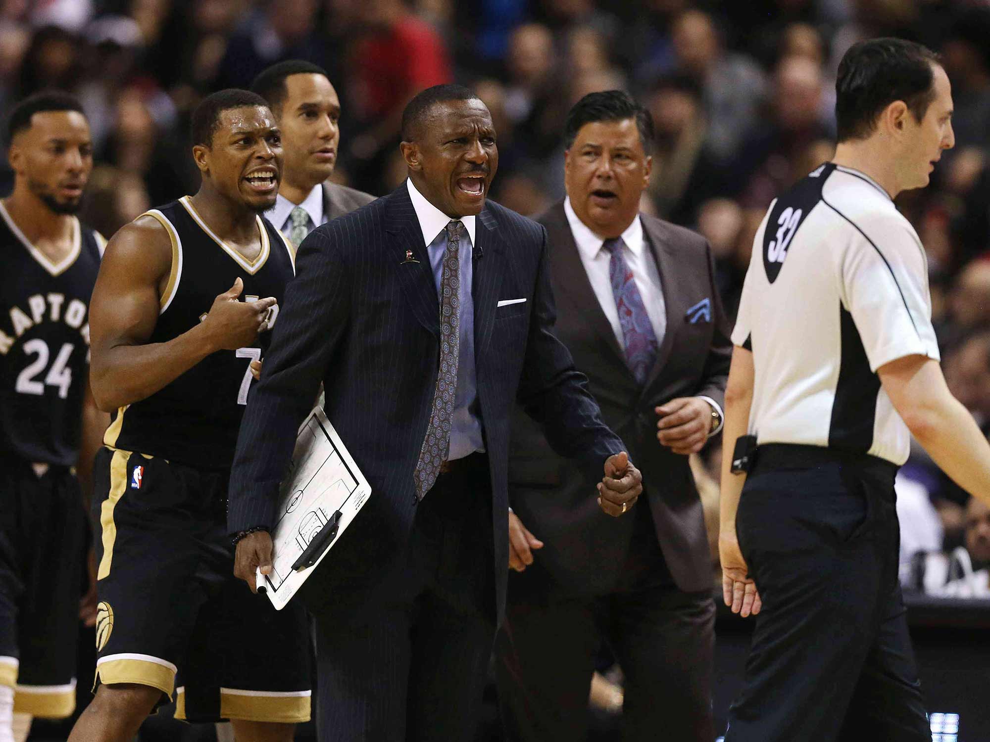 Sau tất cả, HLV Casey đã bị Raptors sa thải.