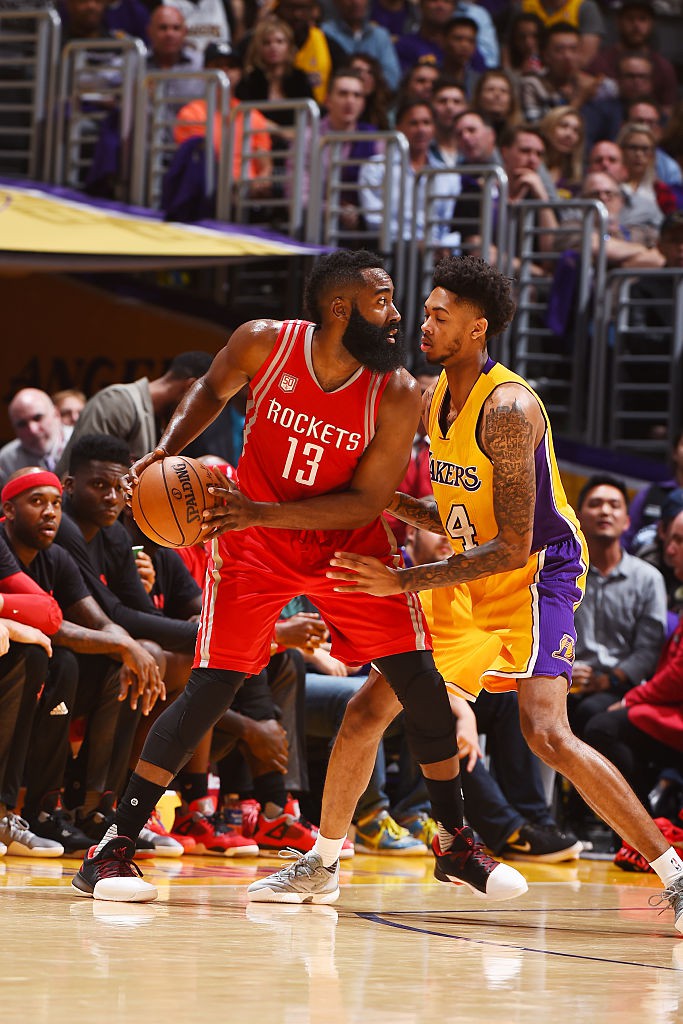 Harden trình làng đôi giày mới ở trận đấu với Los Angeles Lakers